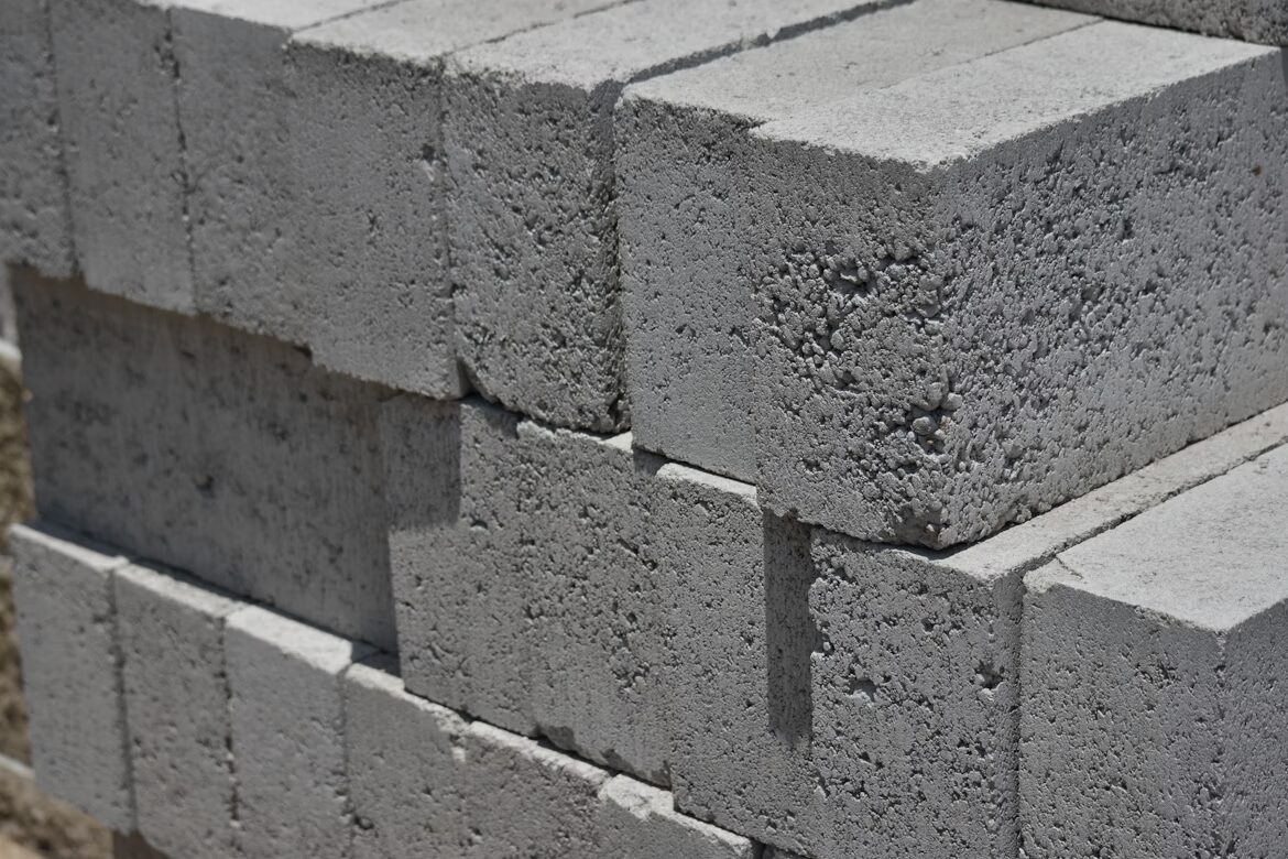 Kalksandsteine auf der Baustelle – Maurermeisterbetrieb Bauleistungen Gregor Darasz GmbH